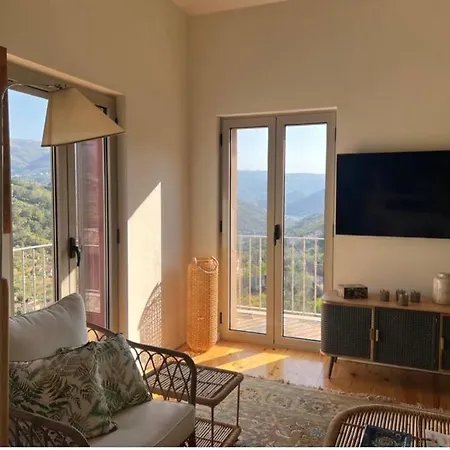 Nyaraló Outeiro Douro House *